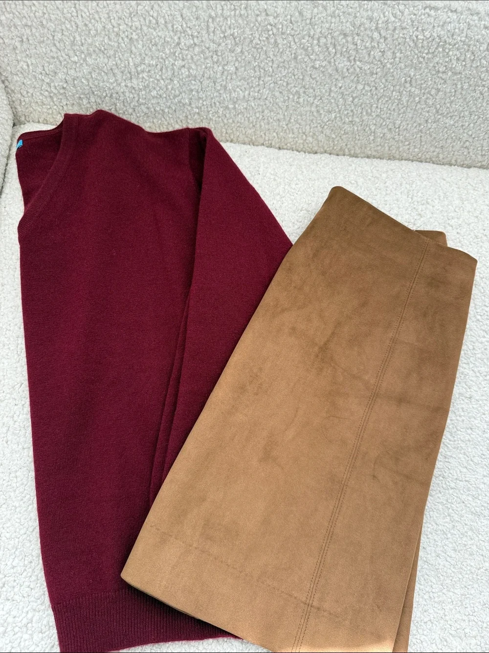 Women's V-Neck Sweater in Burgundy - Unknown Brand